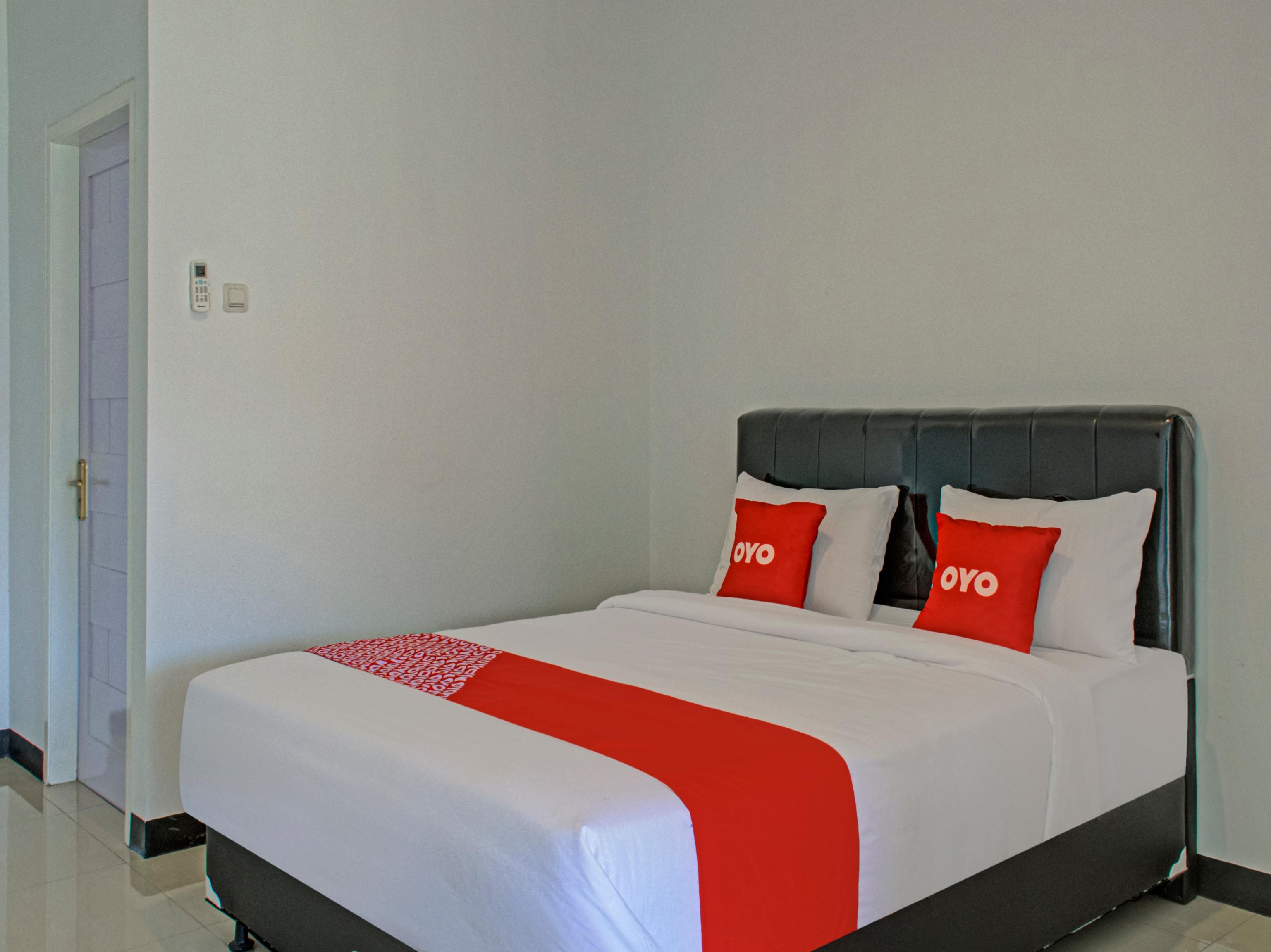 Oyo 3841 Wisma 25 Cilacap Luaran gambar