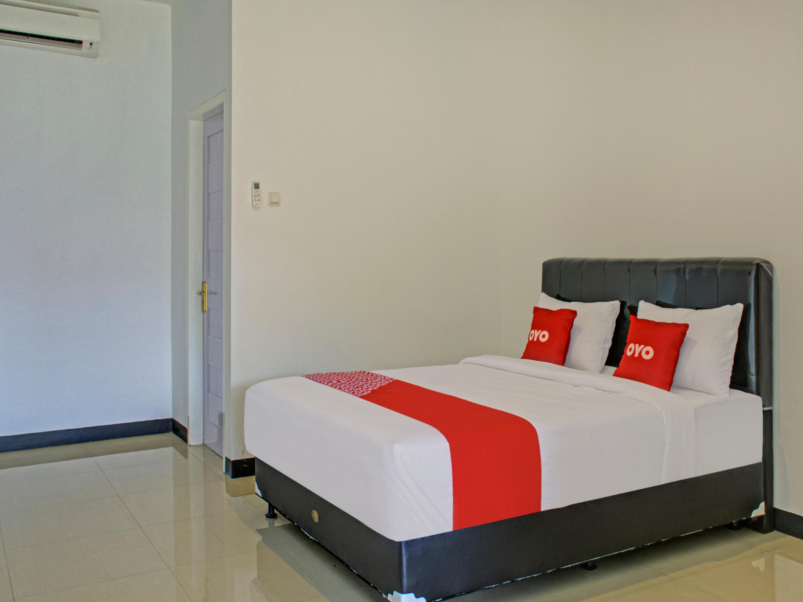 Oyo 3841 Wisma 25 Cilacap Luaran gambar