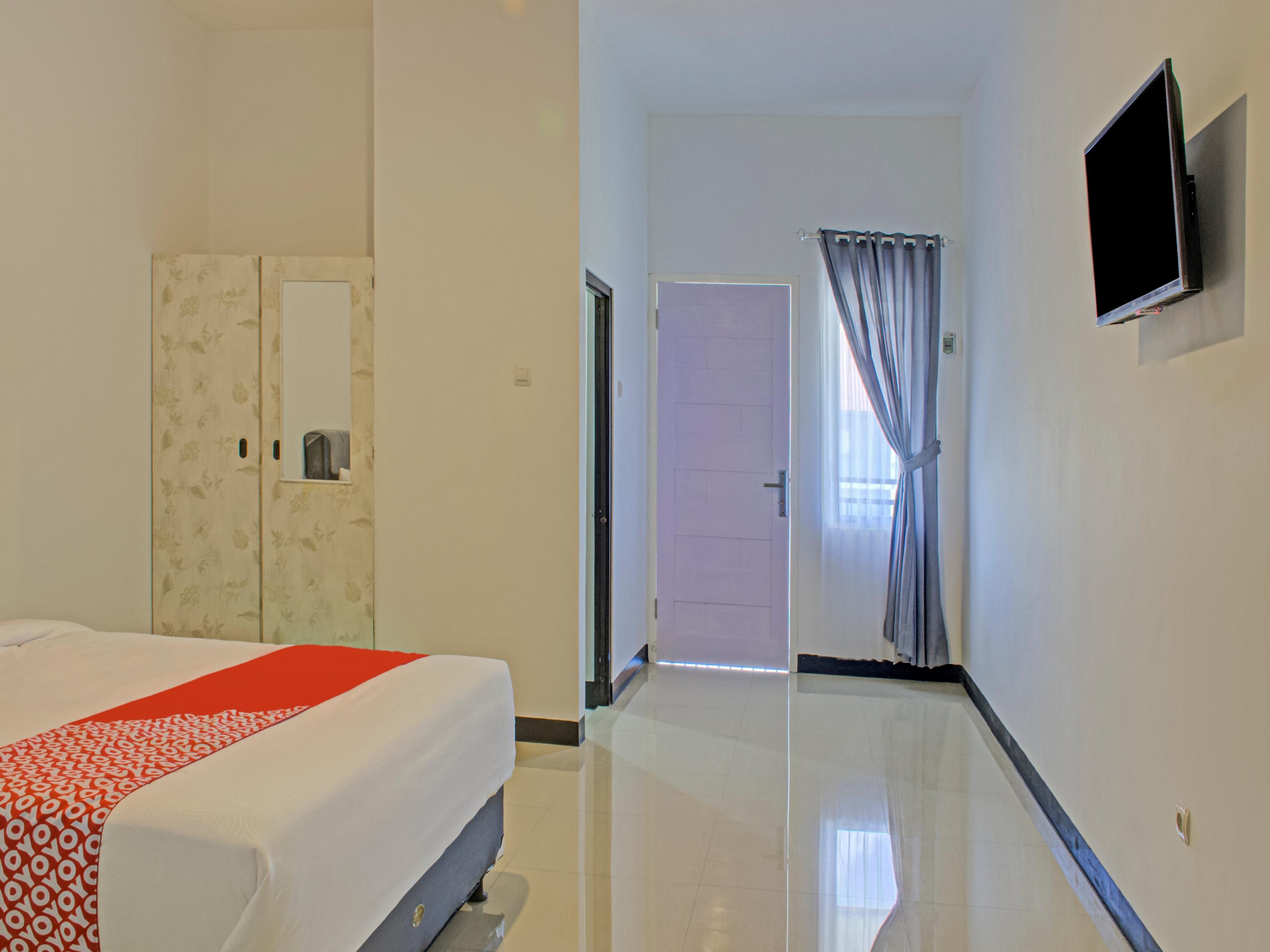 Oyo 3841 Wisma 25 Cilacap Luaran gambar