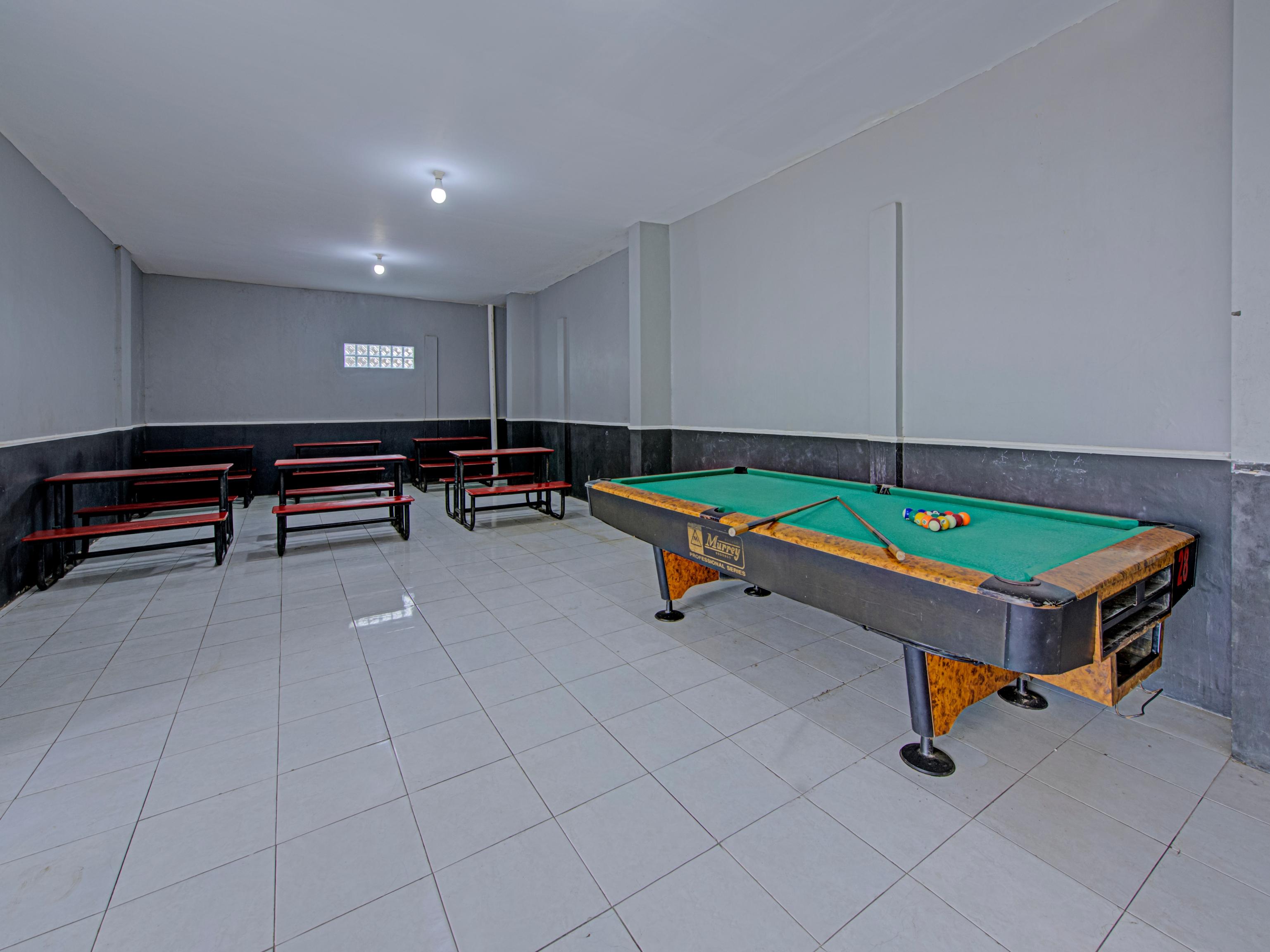 Oyo 3841 Wisma 25 Cilacap Luaran gambar