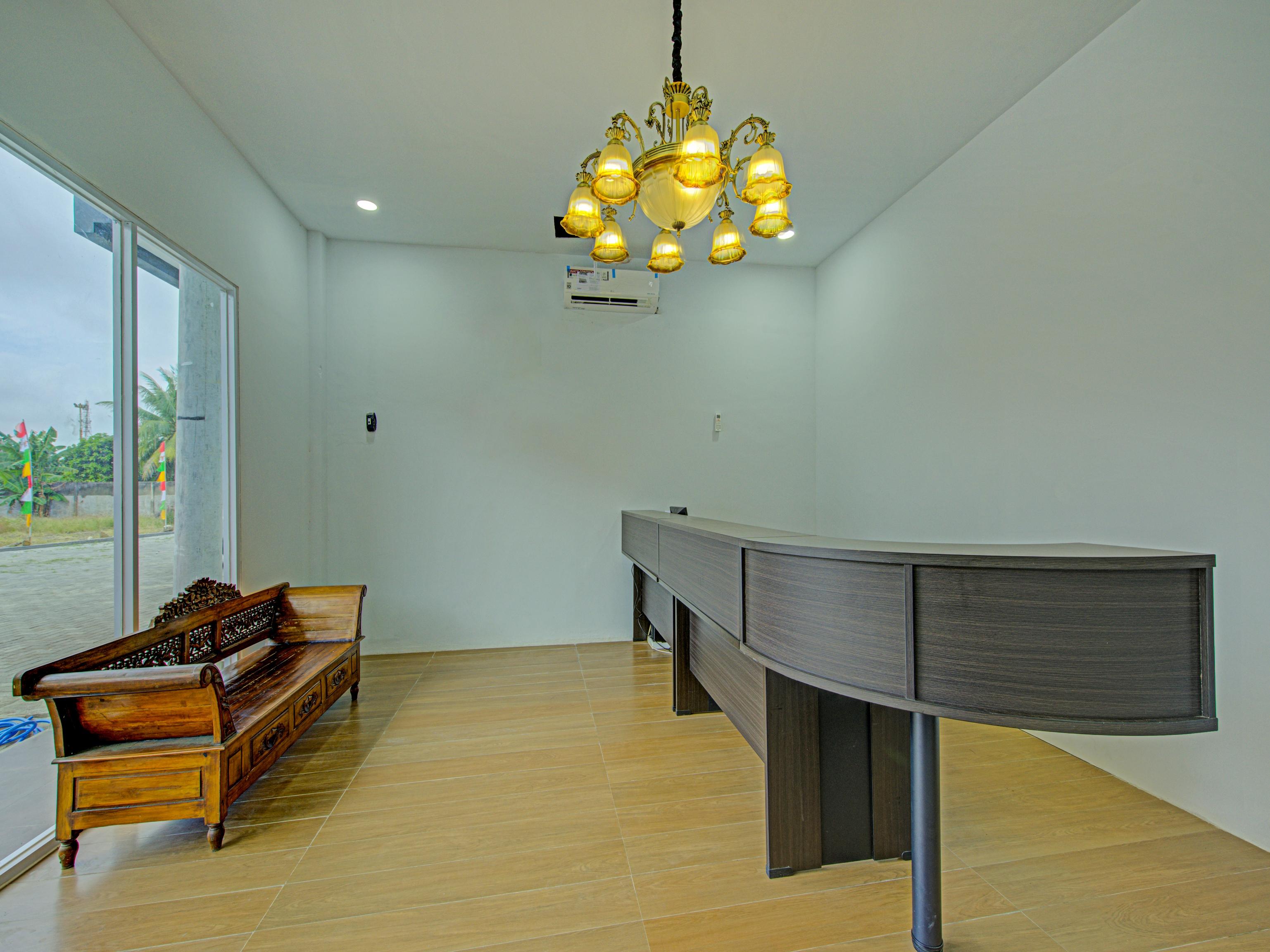 Oyo 3841 Wisma 25 Cilacap Luaran gambar
